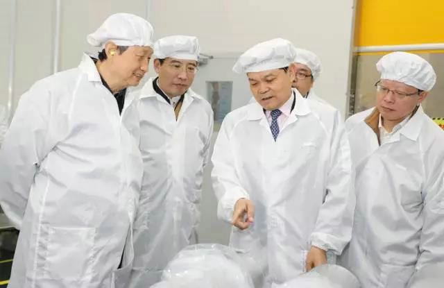 國務院副總理馬凱視察亨通，肯定網(wǎng)絡技術發(fā)展成果